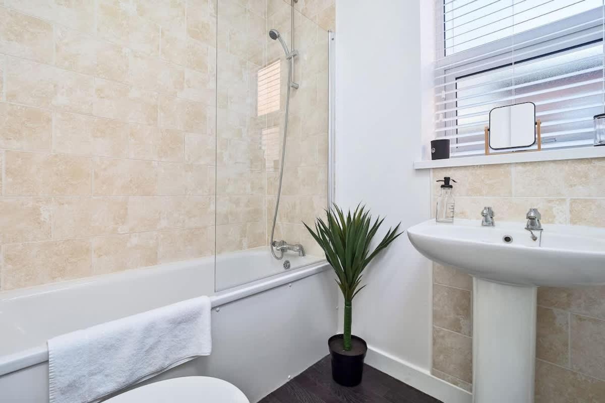 Nursery House By Truestays - 3 Bedroom House In Stoke-On-Trent エクステリア 写真