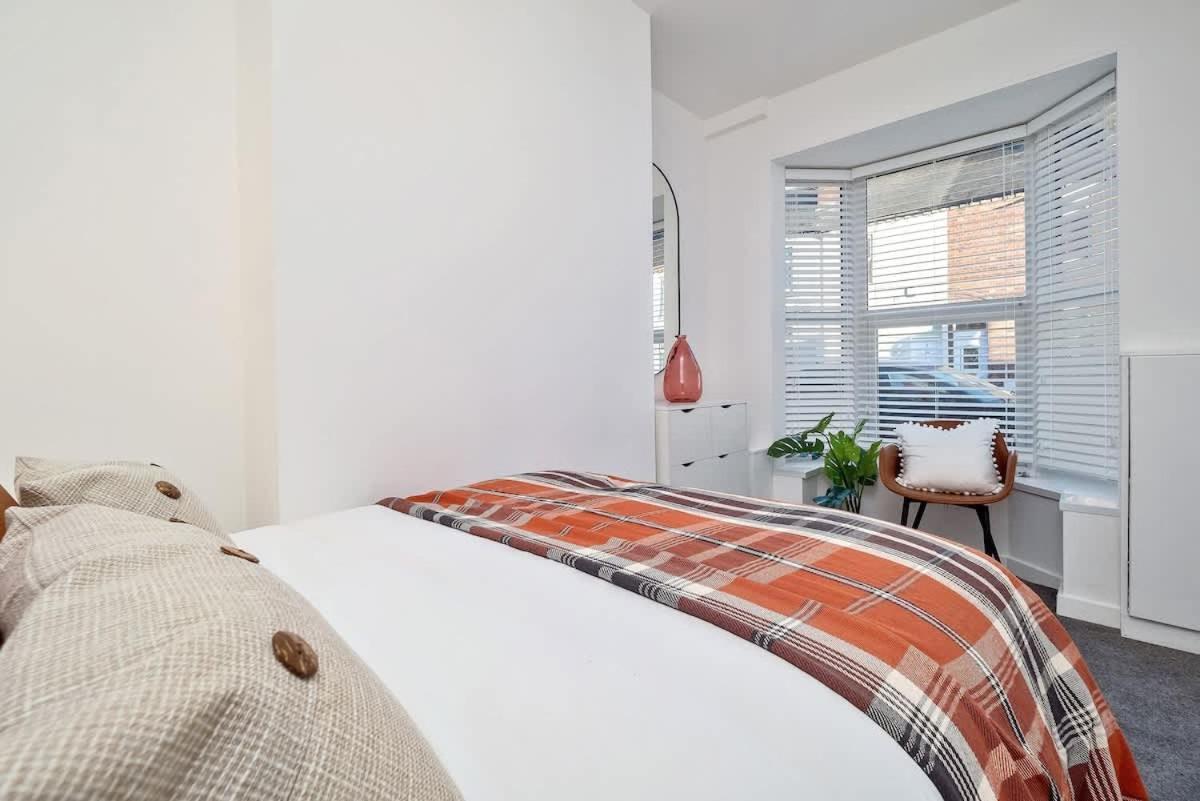 Nursery House By Truestays - 3 Bedroom House In Stoke-On-Trent エクステリア 写真