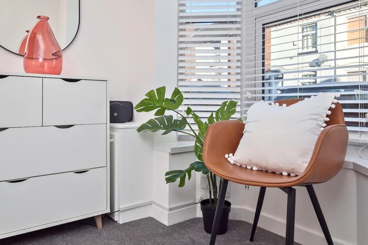 Nursery House By Truestays - 3 Bedroom House In Stoke-On-Trent エクステリア 写真