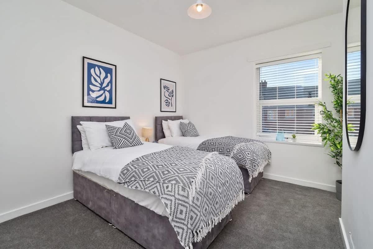 Nursery House By Truestays - 3 Bedroom House In Stoke-On-Trent エクステリア 写真