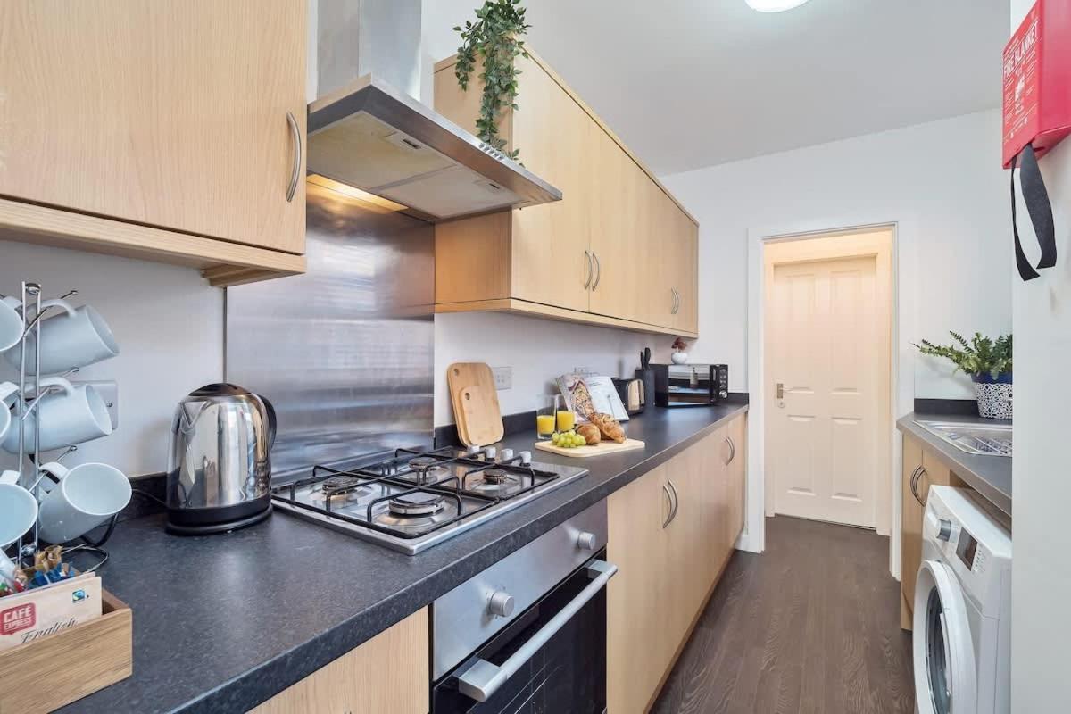 Nursery House By Truestays - 3 Bedroom House In Stoke-On-Trent エクステリア 写真